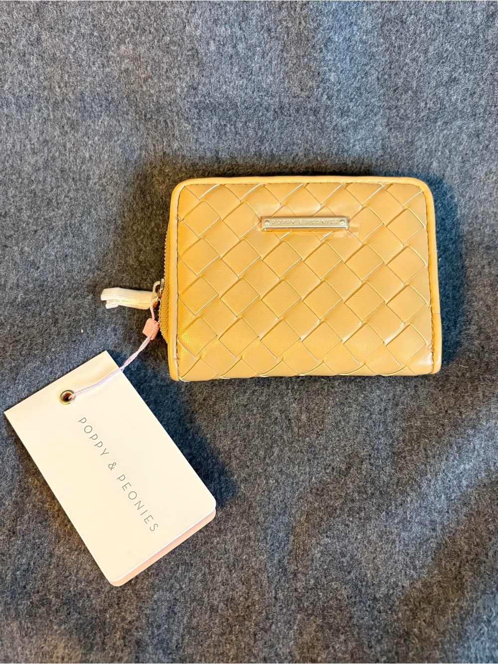NWT Poppy & Peonies Camel Woven Zip Card Wallet